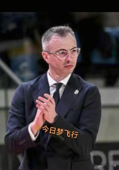 亚科夫列维奇出任广东队主教练，明天将抵达国内。贝罗卡尔在广东队又是什么角色呢？

今日上午，来自“直播吧”等媒体发布的消息源：塞尔维亚籍教练，意大利俱乐部冠军教头，亚科夫列维奇将出任CBA广东队主教练。知名媒体人“球圈赵探长”发博称：亚科夫列维奇将在8月21日抵达国内。
那么，较早之前携家属到了广东
