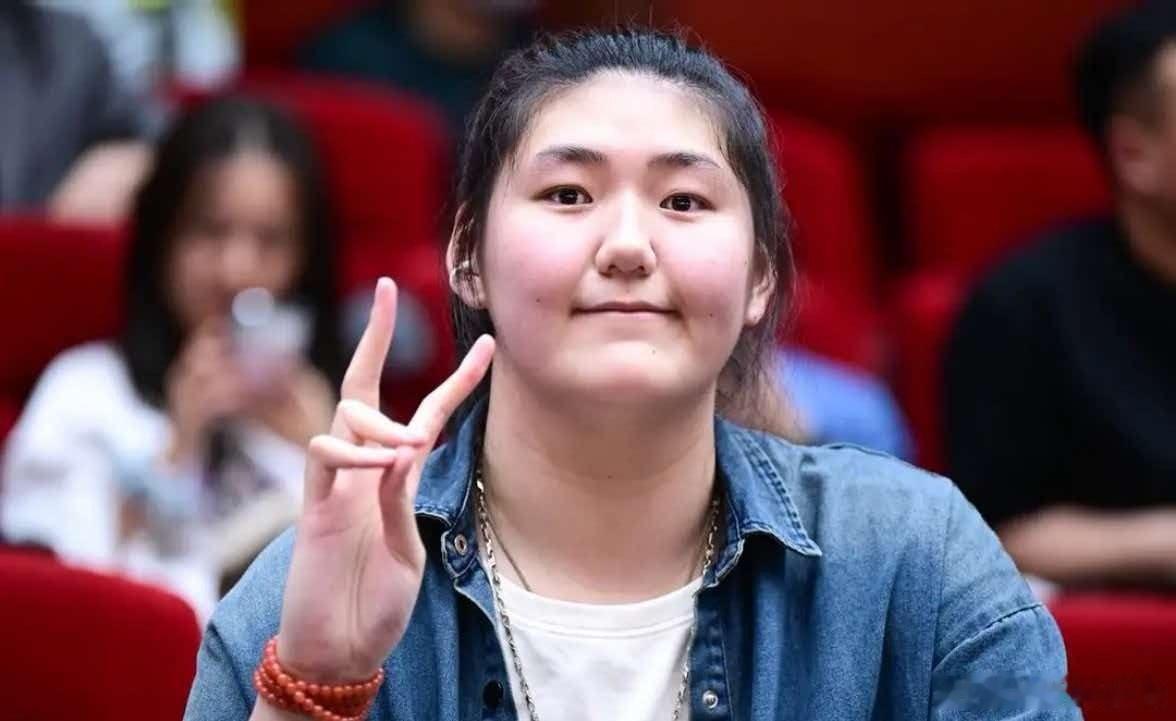 #张子宇本届亚运成绩单#亚运会女篮铜牌赛，中国女篮77-64击败中国台北女篮拿下铜牌。

本届亚运会，张子宇出战4场比赛，场均登场13分钟，场均砍下19.5分6.3篮板0.5盖帽，投篮命中率83.7%，罚球命中率60%。你为张子宇的亚运表现打几分？ ​