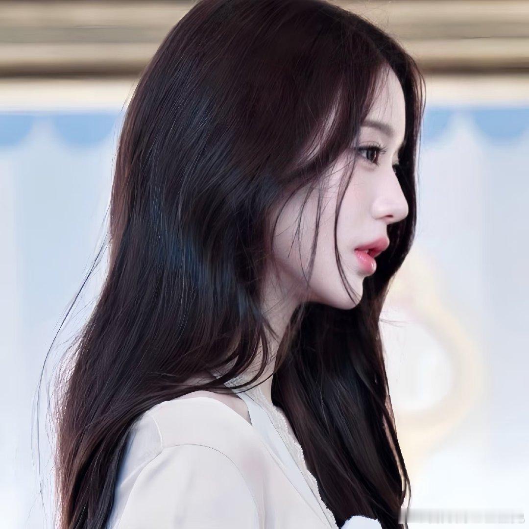 #张元英[超话]#  好多人二改二转这个头像啊 没考虑过原po要求注明出处吗[黑线][黑线][黑线][黑线] ​