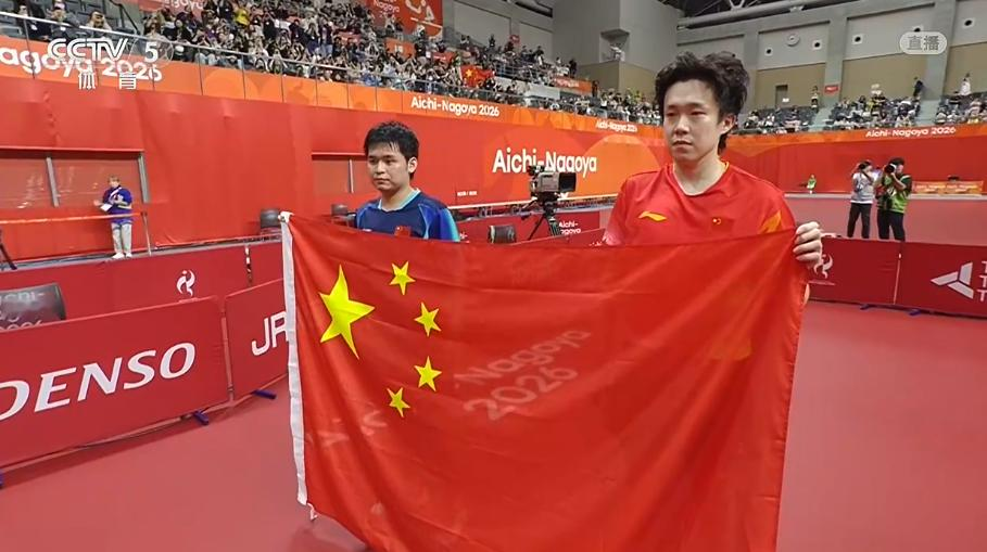 林诗栋4-0拿下王楚钦，夺得男单冠军的时候，大家看到林诗栋的表情了吗？

没有太多的兴奋，
没有太多的喜悦，
脸上是超乎想象的平静，
仿佛这一切跟自己无关，

刘国正说，
林诗栋在逆转林昀儒后，
淬炼出了自信心，
整个人的状态简直是爆棚，
反手相持更是无懈可击，

不得不说，
林诗栋终于成熟了，
不