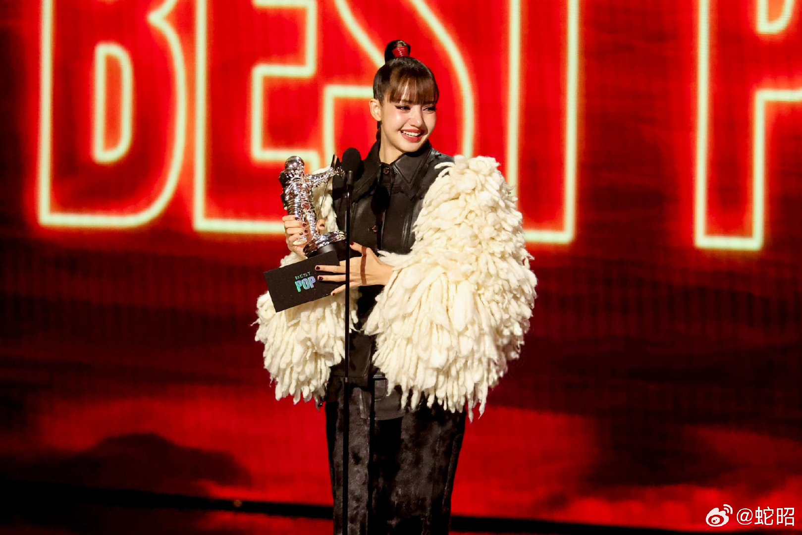 🏆 BEST K-POP — LALISA (2022)
🏆 BEST K-POP — Rockstar (2024)
🏆 BEST K-POP — Born Again (2025)
🏆 BEST POP — Dream (2026) 🆕
#Lisa获VMA最佳流行歌手# ​