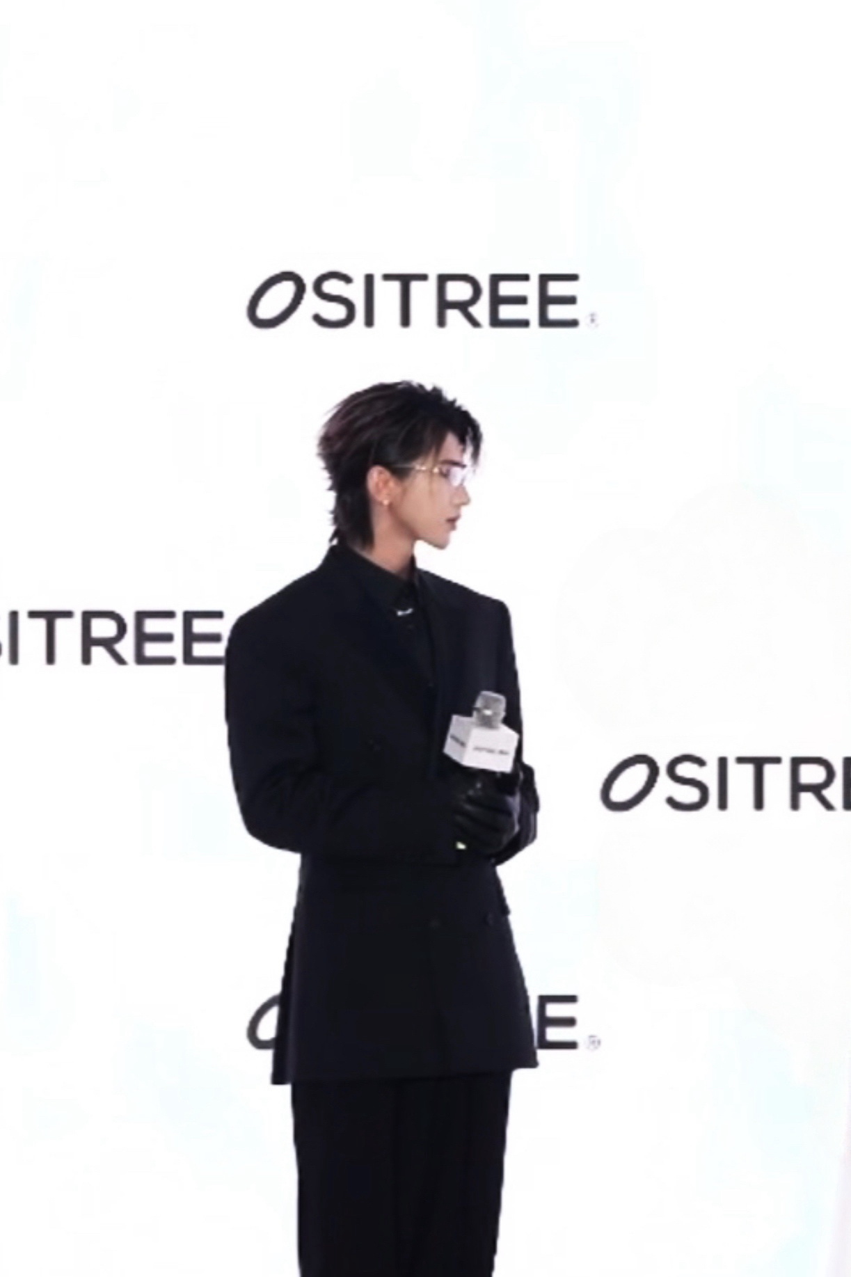 cxk  错落的思念不蔓不枝 是四月天里的我们在坦诚相待  [给你小心...