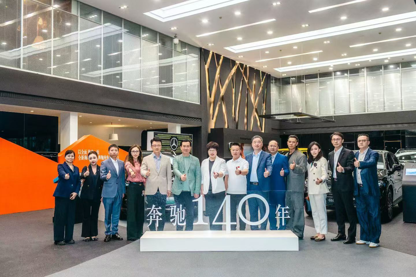 #2026年成都国际车展# 
北京梅赛德斯‑奔驰销售执行副总裁张明霞女士莅临华星汽车集团旗下华星锦业集团视察工作。 ​