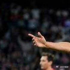 皇马拒绝主场爆冷，2-0皇家奥维耶多，姆巴佩顶着全场嘘声送出助攻