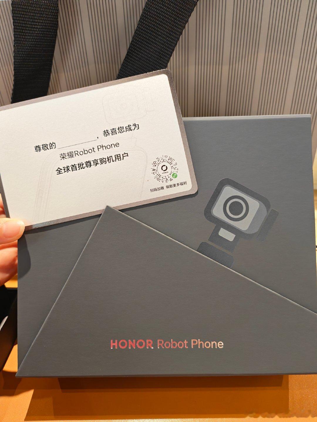 恭喜成为全球首款机器人手机用户
高低得支持支持一下荣耀机器人手机，科技的进步荣耀实打实的在创新，在改变#荣耀机器人##荣耀robotphone##荣耀##科技数码##数码# ​