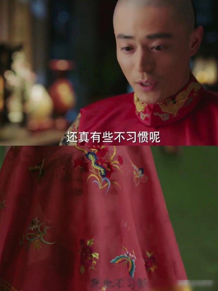 霍建华在片场直接给周迅当起了提词器，一句一句喂台词。
《如懿传》都播完这么多年了，幕后花絮又被翻出来。那场戏，对手演员词不熟，霍建华就站在旁边，小声念一句，对面接一句。镜头一开，还得立刻切回皇帝那张冷脸。
更绝的是大婚那场戏。红盖头一掀，周迅那个造型，网友说像走错片场，宫斗剧秒变聊斋。媒婆妆、大