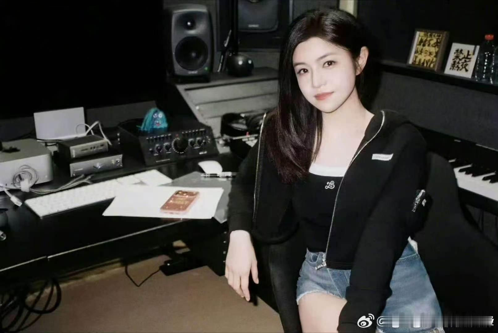 #陈妍希为什么不能聊神雕侠侣##我家那闺女#很好奇妈妈心中陈妍希的代表作，而她自己心中首选却是《神雕侠侣》。 ​