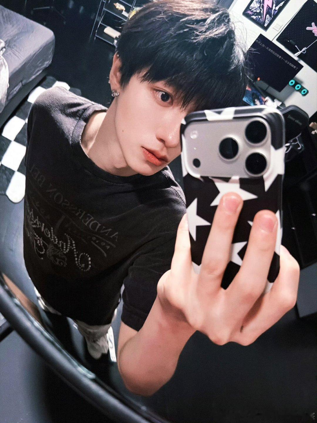 #朱志鑫[超话]# 💛#朱志鑫鑫光闪耀热爱不藏#💙#和朱志鑫共赴黄海之约#

昼夜过后是黎明，骄阳会被雨水冲刷但信仰仍在

【朱志鑫第一主舞】【热度王者朱志鑫】

#22X日志#​