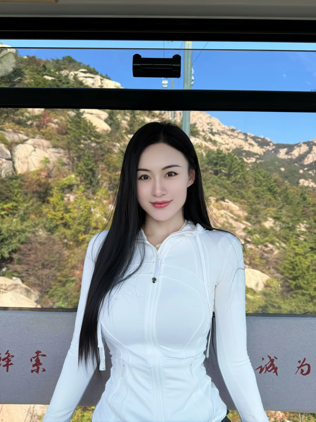 又换回了黑发色