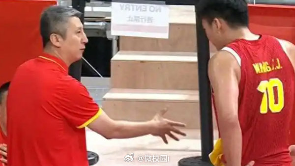 郭士强下课的压力确实很大，但换帅未必能解决根本问题。9月18日亚运会半决赛78:97惨败日本二队，创下亚运会历史首负日本的耻辱纪录，加上此前世预赛主场输日本19分、两负韩国，近一年带队4场关键失利合计