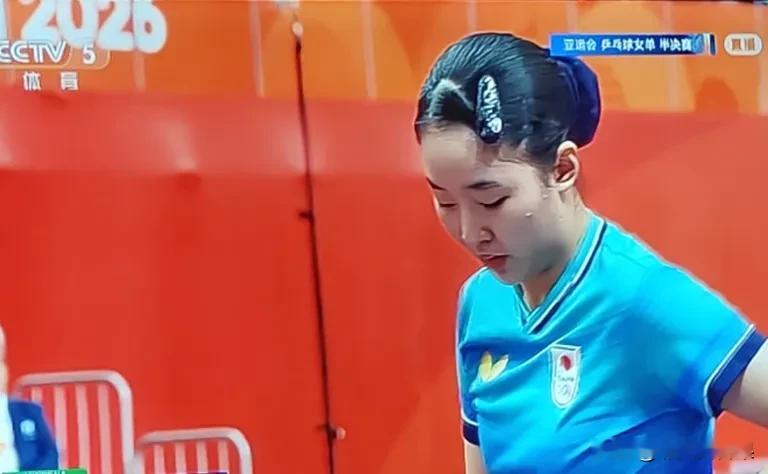 张本美和再聪明，以她现在的水平，还真的很难战胜王曼昱。

世界女乒中国最强不是狂，是事实如此！

世界女乒最强者都在亚洲，缩小范围可以说中日最强。

女子单打唯以王曼昱、孙颖莎为最。

张本美和今年确实进步神速，主要她不仅技战水平进步，她的球商和心理素质也是有着和她年龄不相符的成熟。

张本美和无疑