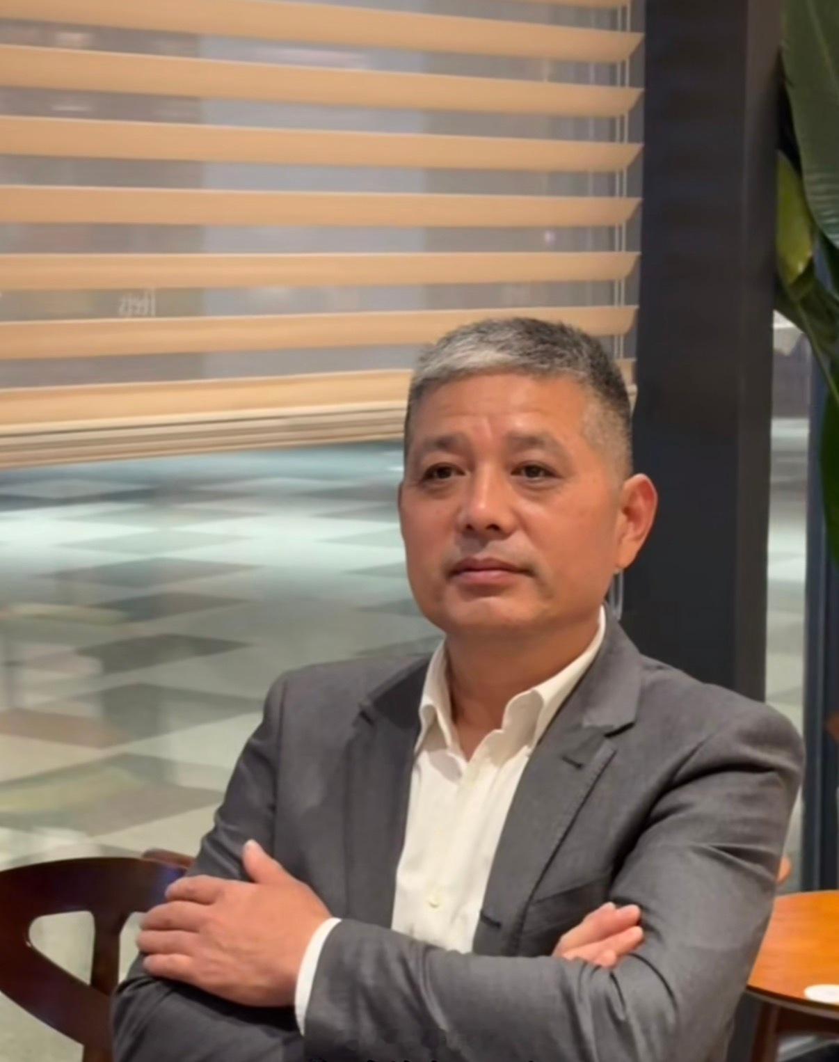 #越来越多人不接陌生电话#
陌生电话不要接，
不是没礼貌，
不是高冷，
是真的被坑怕了。
 
一接就是：
贷款、卖房、办信用卡、
客服退款、冒充公检法、
刷单返利、中奖诈骗……
 
话术一套比一套溜，
防不胜防，听两句都心慌。
 
大家不是不想接，
是接不起，不敢接。
怕被套话，怕被洗脑，
怕信息泄露 ​