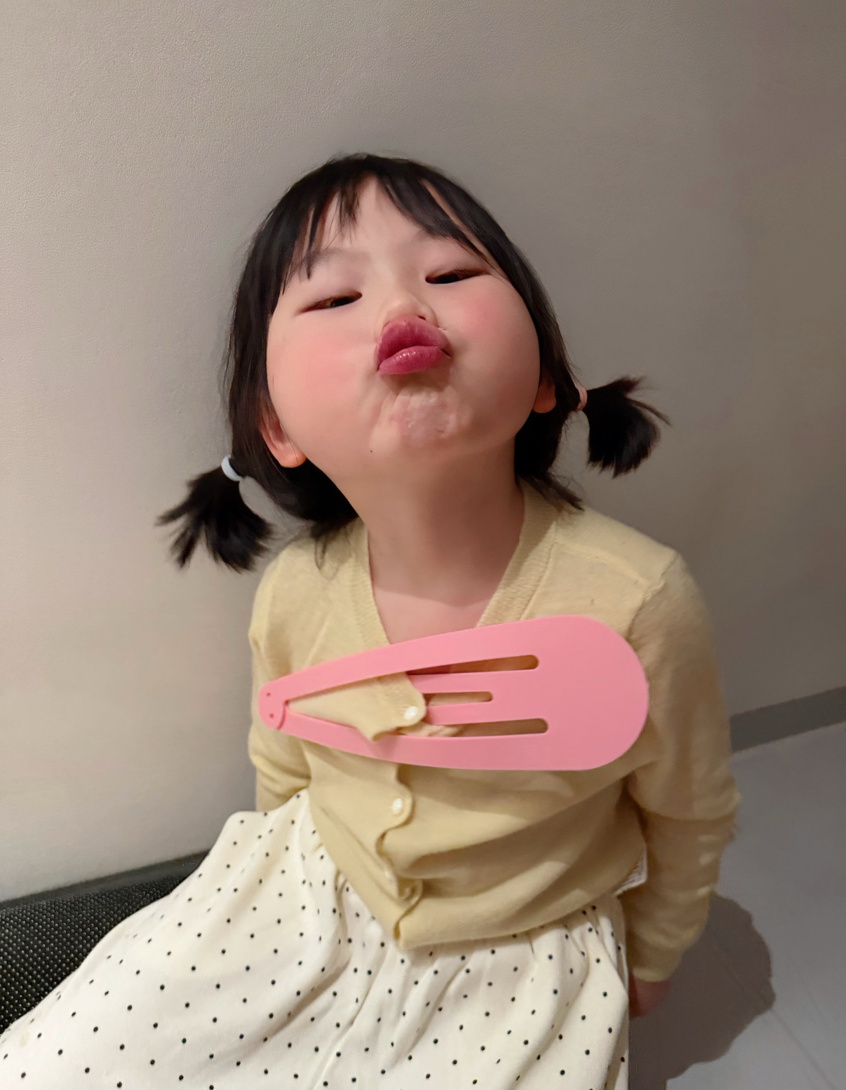 瑶一瑶这么可爱还是有原因哒～妈妈也很美很可爱哦 希望好好对瑶一瑶！！多...