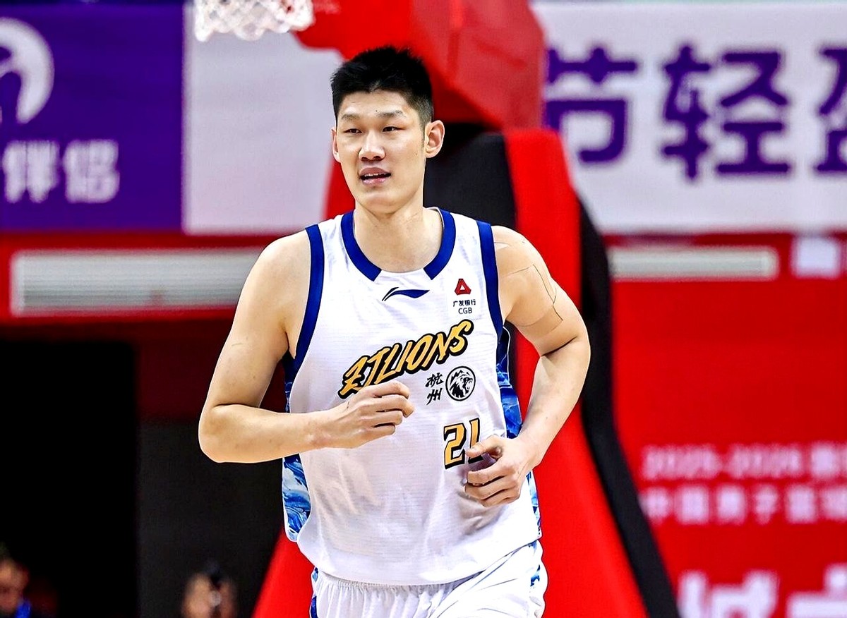 广厦锁定常规赛第二，孙铭徽和胡金秋的对话却让人听出不少危机感。  逆转...