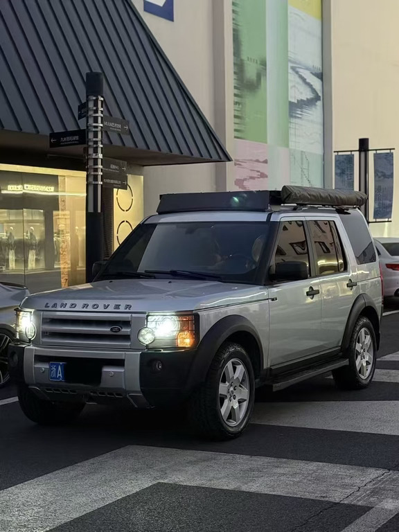 路虎发现3 4.4 v8 07年hse顶配 浙牌 27万公里
机械整备不含改装38000
改装升级：
南非领跑者车顶架16800
南非领跑者挡风板4000
爬梯1000
南非领跑者侧帐 5800
内饰全新纳帕真皮（7座，门板全包）、仪表台反光镜头层牛皮、车顶Alcantara翻毛皮：40000
4门原产门框密封条：5800
底盘护板3000
G4踏板4000
全车鹦鹉漆22000
4门车窗雨挡2000
主副驾座椅通风
倒车音像、蓝牙
车船税、交强险人寿有效期2027年7月30#路虎发现三