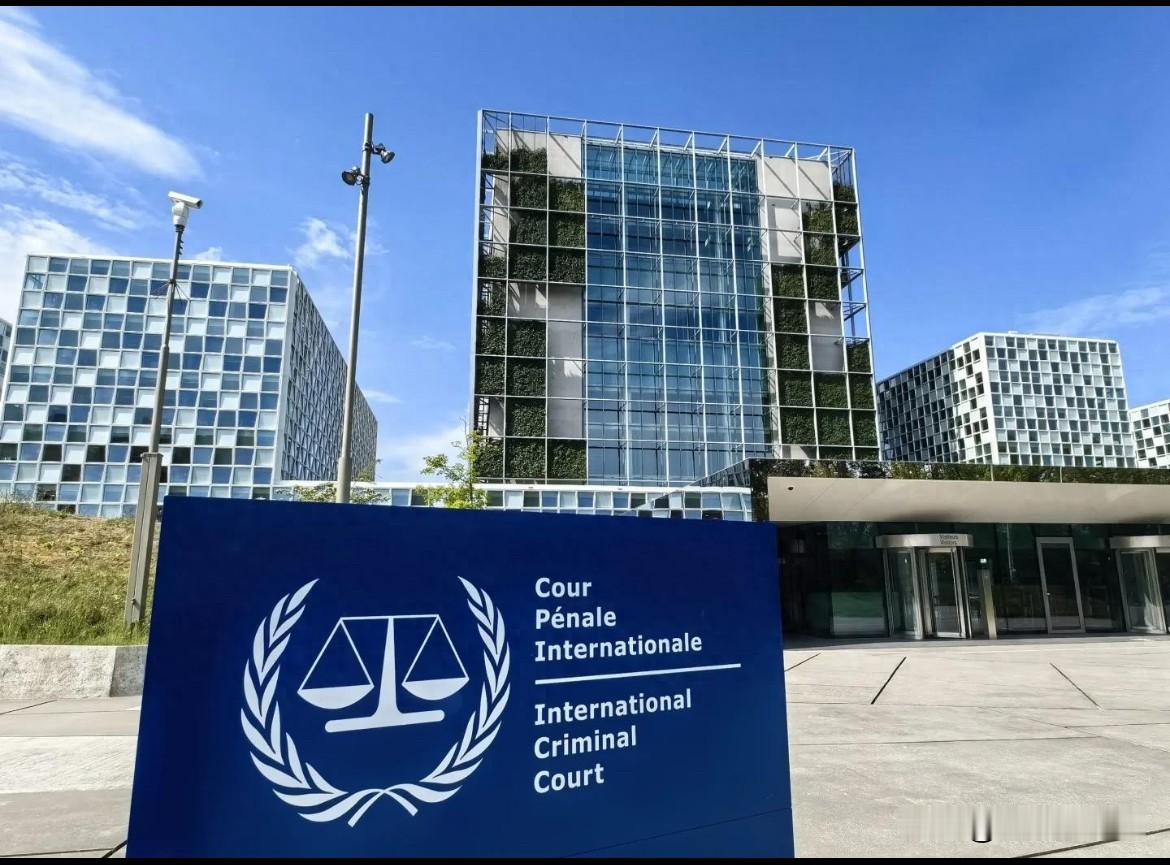 美国一挥手，国际法就得低头？

10月9日，华盛顿把话挑明：国际刑事法院（ICC）若敢起诉美国人，就别想好好活。美国务院把ICC列入制裁名单，禁止美国人同它交易，冻结在美资产，连给它做软件、保险、清算的供应商都可能被连坐。鲁比奥说得更直白“特朗普绝不允许ICC起诉美国人”“要么法院收手，要么我们终结