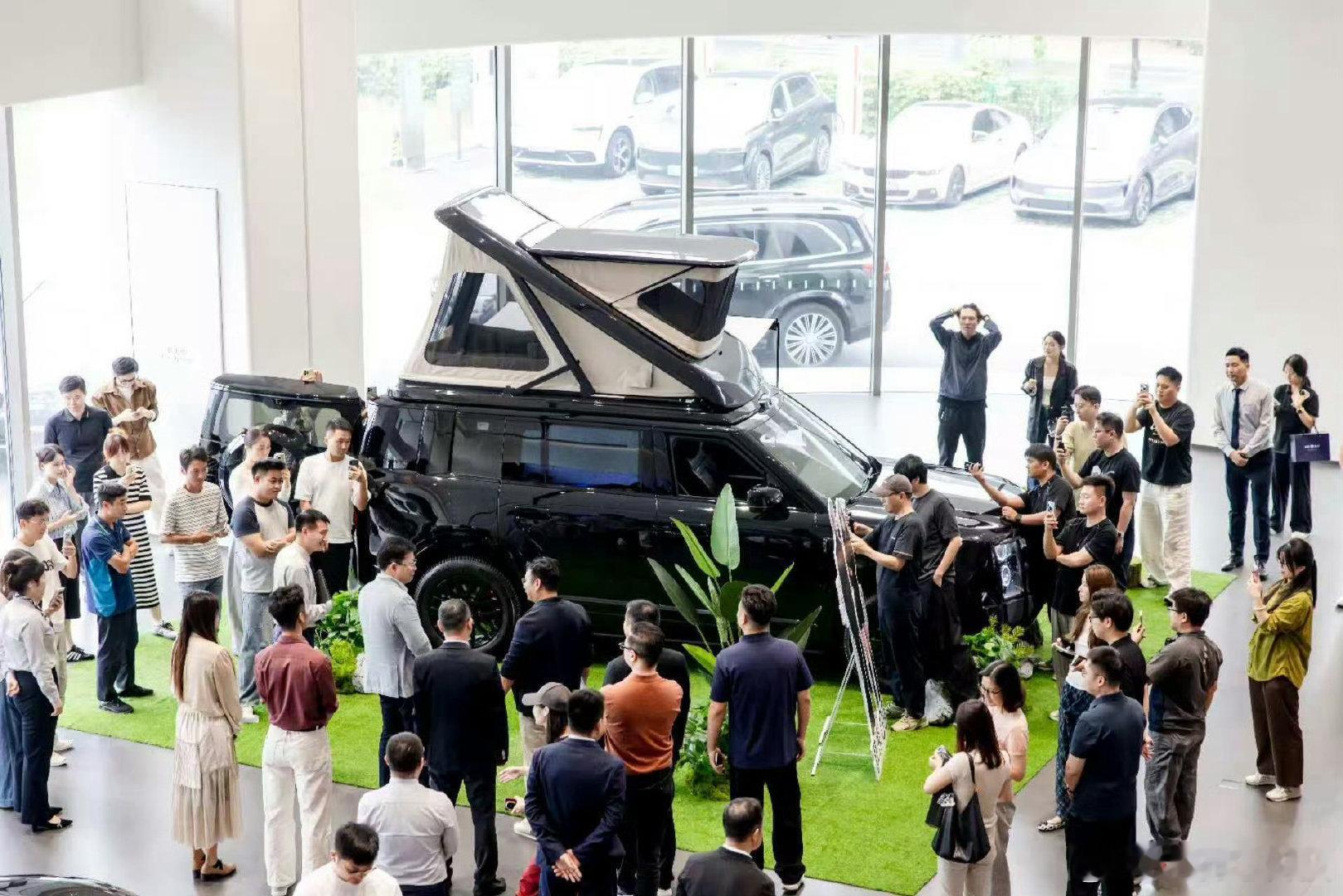 鸿蒙智行四界集体表态，资源集中加持各品牌，享界G9刚开启交付，高配订单占比亮眼，产品实力获得用户认可。#四界集体回应余承东##享界G9高配占比90%# ​