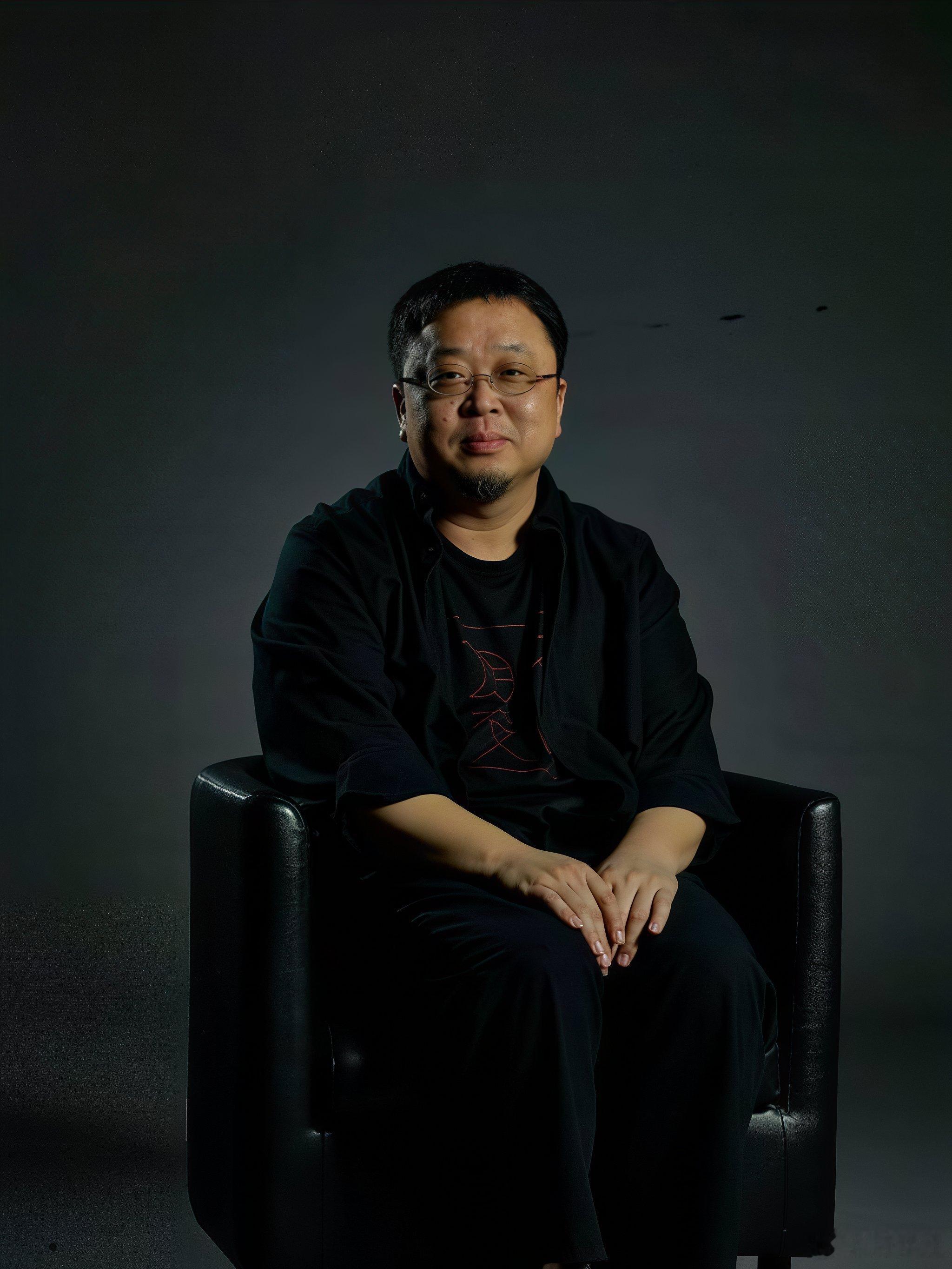 罗永浩点评小米 18 Fold、高通第二代骁龙音频平台至尊版发布
财井社 作者 | 雷鸣     记者 | 邱健
9月25日  财井社今日新闻综合报道
一、罗永浩点评小米 18 Fold：酒红色做工惊艳，首销销量大涨 300%
前锤子科技创始人罗永浩在社交平台公开点评小米首款中折叠机型小米 18 Fold，对该机酒红色版本的工艺 ​