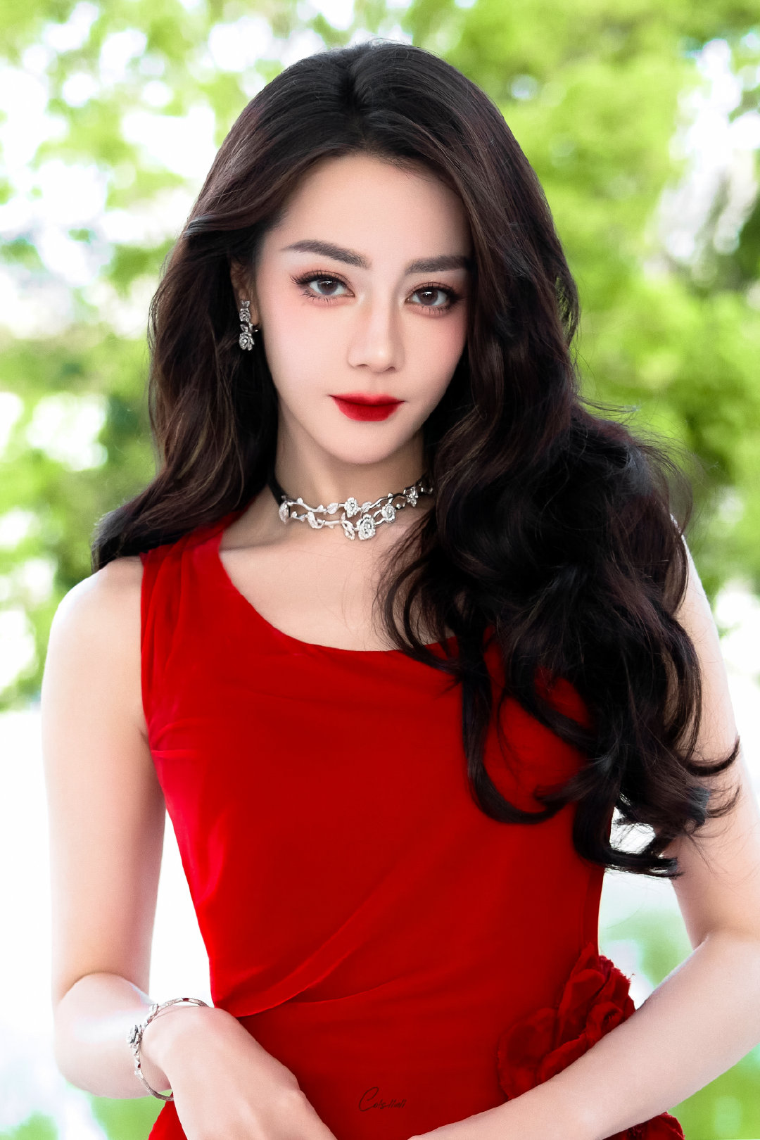 迪丽热巴  闪耀巴黎🥀🪭
#外网夸迪丽热巴时装周的热帖# ​