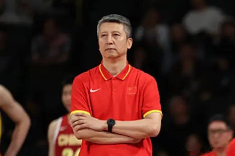 郭士强赛后采访引热议，中国男篮不敌伊朗无缘铜牌，这番解释球迷并不买账！
中国男篮在亚运铜牌争夺战70比79不敌伊朗，没能拿下奖牌。赛后郭士强接受采访，复盘了本场失利。
郭士强表示，很遗憾输掉这场比赛，整场比赛球队各方面都做得没有对手好。今年夏天队伍已经经历多场失利，需要正视现实。本次亚 ​