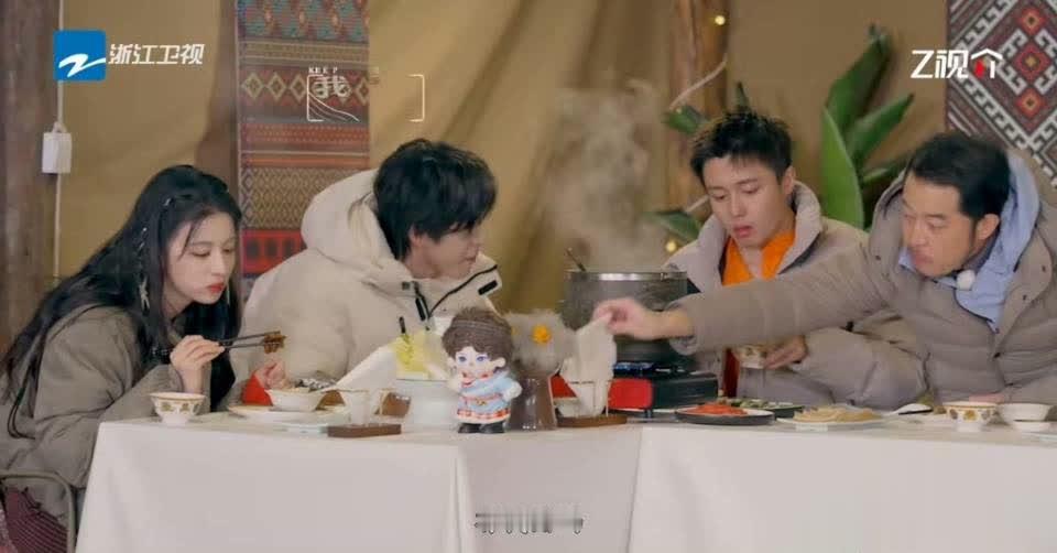 笑不活！敖瑞鹏《奔跑吧》狂撩翟子路，灵魂拷问：甜茶有我甜？   内娱综...