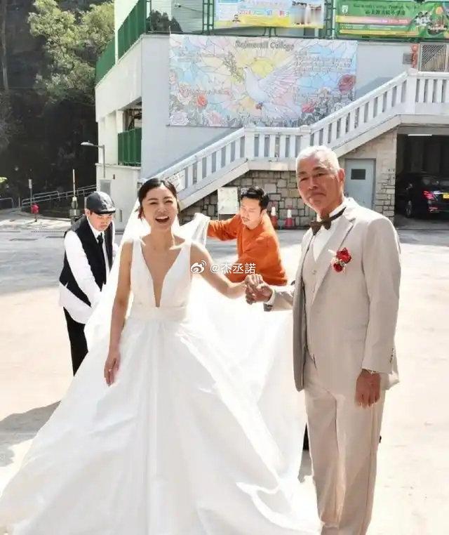 34岁卫诗雅教堂大婚，霍汶希操办、杨受成到场，自从提名影后后、爱情事业双丰收 ​