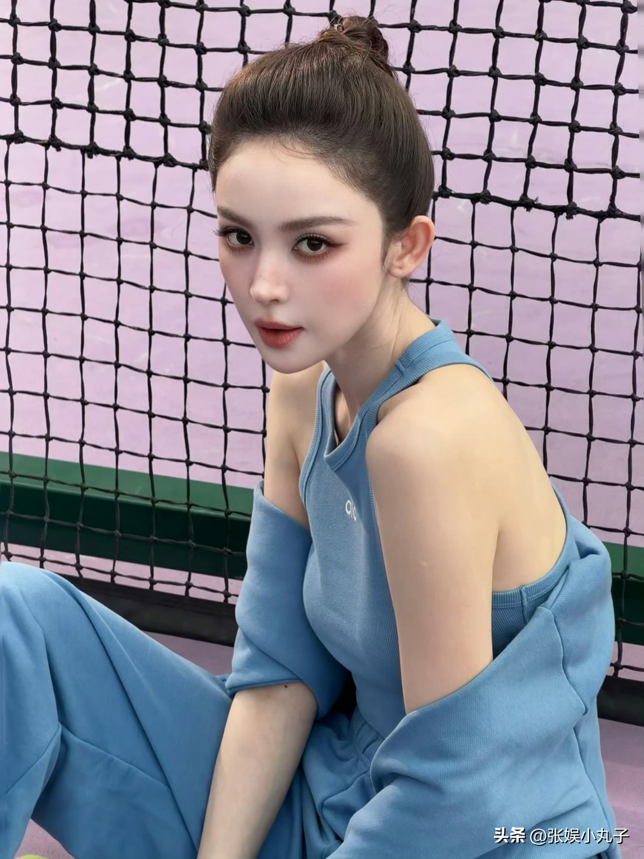 娜扎亮相武网担任挑边嘉宾！
今天是网球运动员娜扎🥎