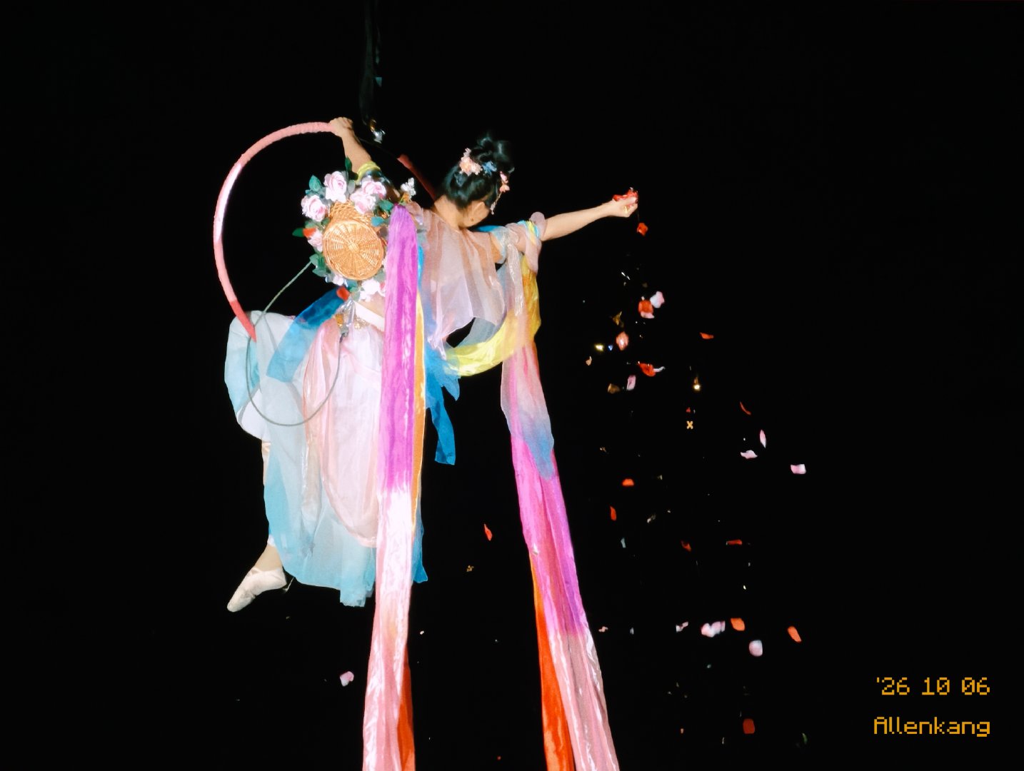 今晚化身摄影师📷
带着X500系列📱
走进乡村文化节✨
用影像记录着🎥
举国同庆的人文纪实🇨🇳
#vivo x500系列##国庆节##vivo摄影[超话]##vivox500[超话]# ​