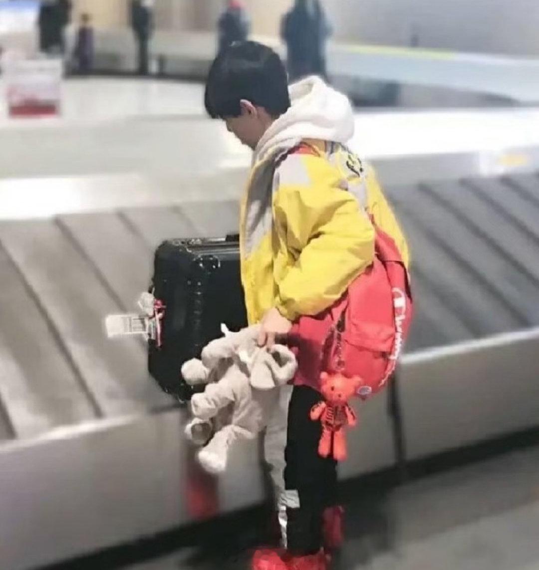 考古张泽禹那些年一个人奔跑过的候机厅。 ​