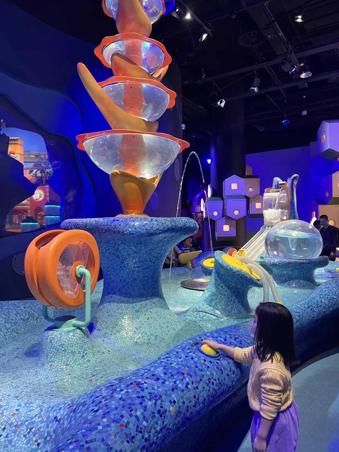 这哪是上海科技馆？明明是科幻版儿童乐园💯