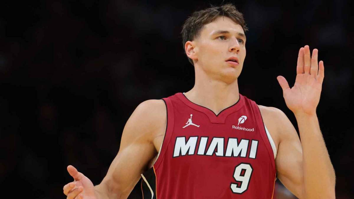#NBA[超话]#锁死轮换悍将！热火4年6000万续约佩莱·拉尔森

热火和后卫佩莱·拉尔森敲定四年6000万续约，2030‑31赛季带有双方选项。合同下赛季才正式生效，新赛季他依旧拿着230万底薪。

次轮出身的拉尔森上赛季场均11.4分，攻防表现稳健，被寄予厚望，有望成为球队第六人，为字母哥、阿德巴约分担替补 ​