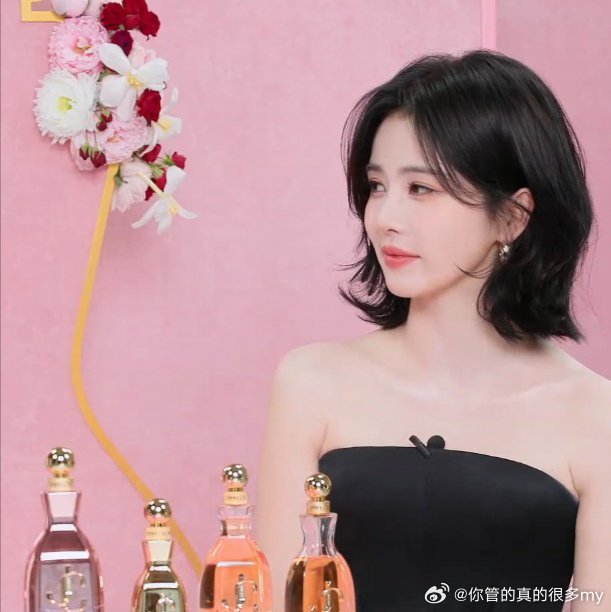 #白鹿[超话]# 
🍍#白鹿莫离#🍍#白鹿叶璃#

我从未出现在你的世界里可你一直都在我的世界里徘徊.

​