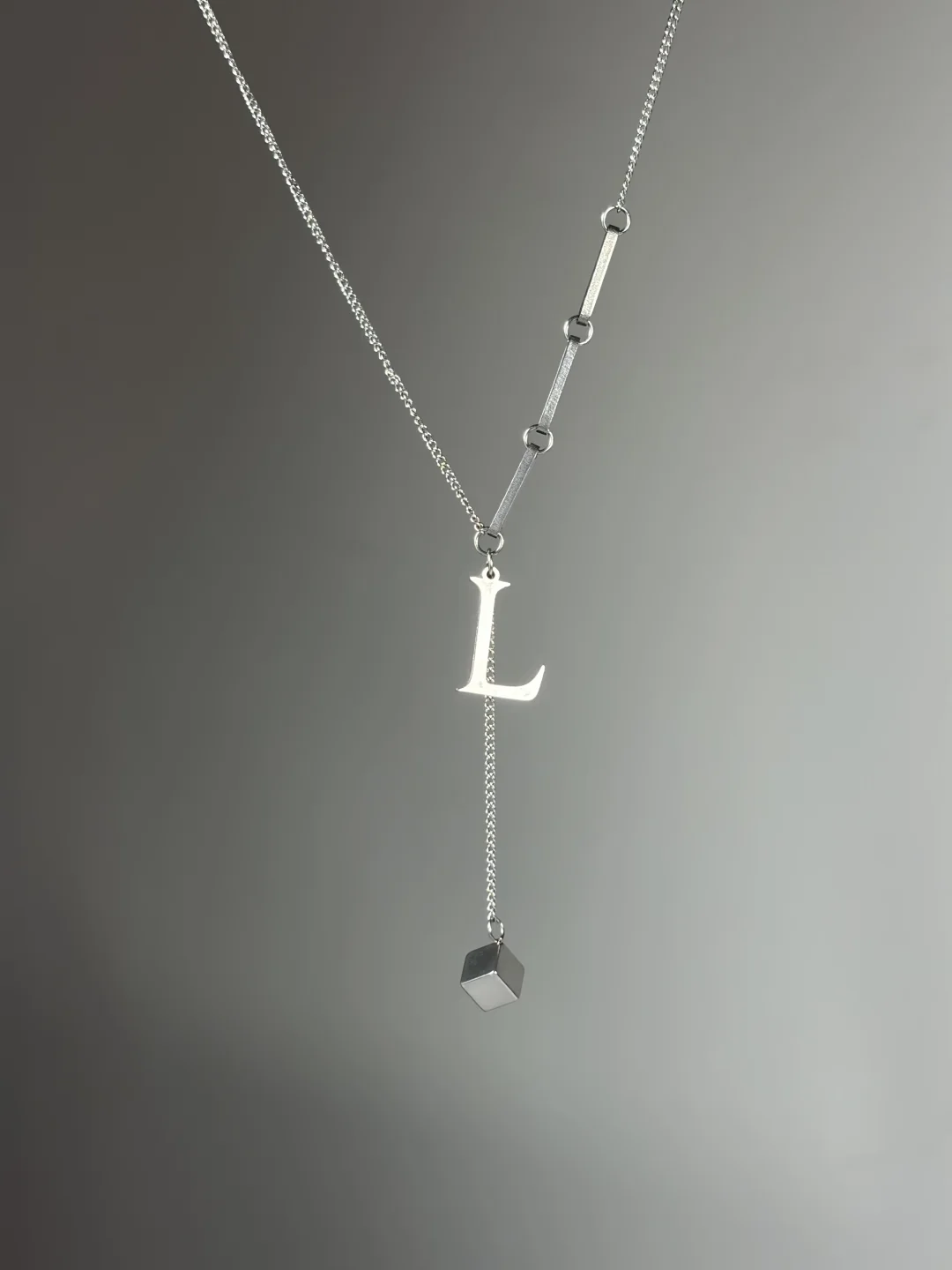 “L”| 做你宇宙里未命名的引力 ✧₊・