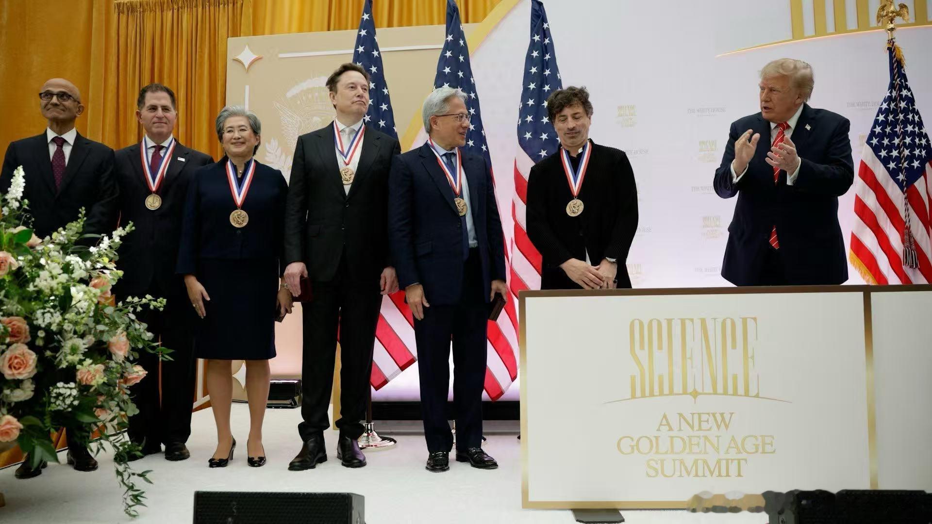 10月8日，白宫颁发国家科学奖章和国家技术与创新奖章，授予的这6个人，纯美国人只有一个，其余的5个全是移民。英伟达CEO黄仁勋和AMD的CEO苏姿丰是华人，谷歌创始人谢尔盖.布林是俄罗斯人，微软CEO萨提亚.纳徳拉是印度人，特斯拉CEO埃隆.马斯克是南非人，只有戴尔CEO迈克尔.戴尔是美国本土出生。
除了此 ​