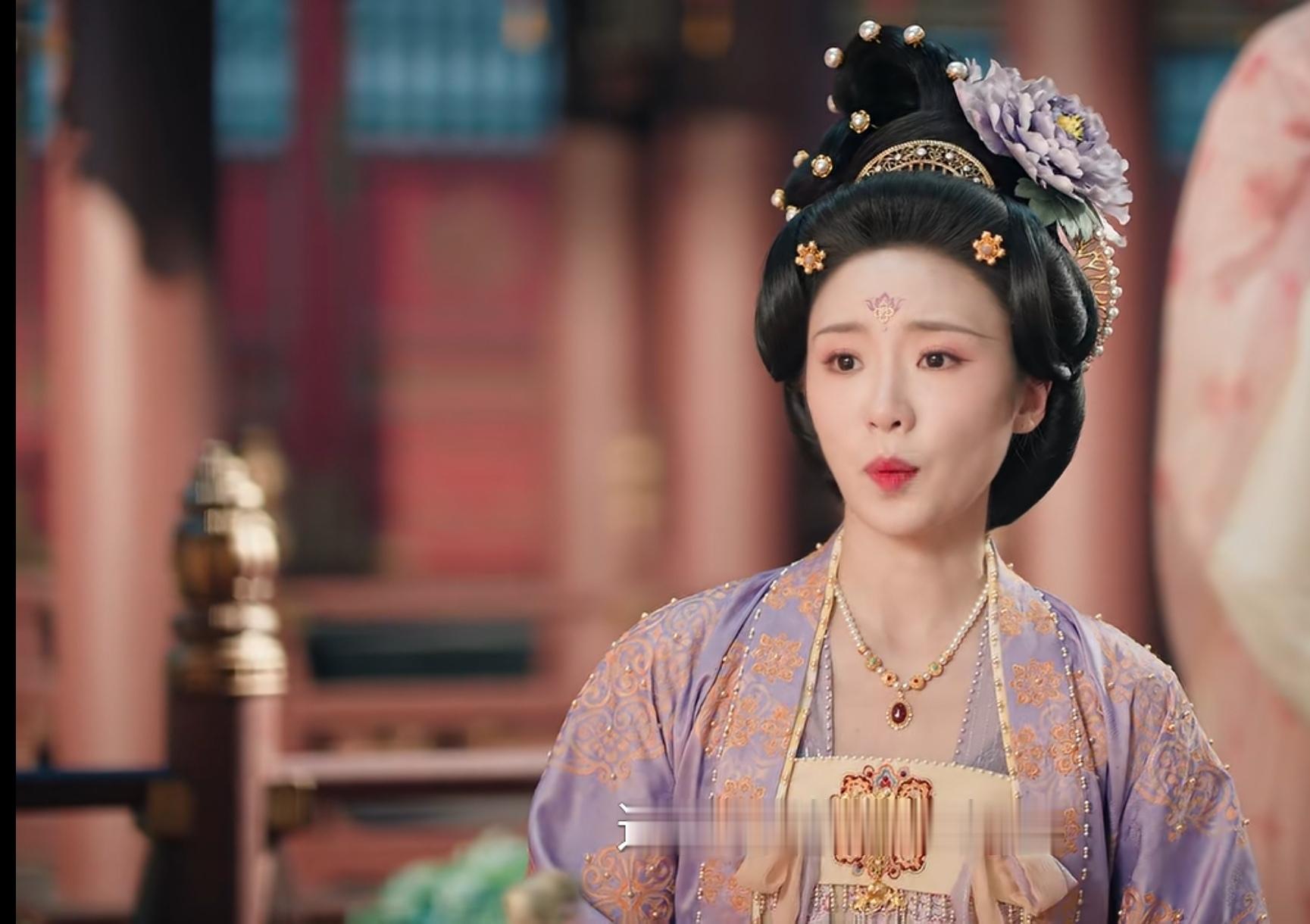 张月最近忙什么了，在《尚公主》里突然出现了，但主演一个很配角的配角，就是暮晚摇的嫂嫂，说话搞笑，做事也搞笑。当然，说不定这个角色到后面会要什么变化，说不定来个惊天地泣鬼神的大举动来。
尚公主 张月 孟子义