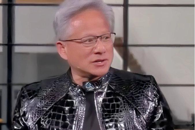 【#黄仁勋柏林震撼演讲：PC已死，AI智能体时代全面爆发#】 2026年GTC柏林大会上，黄仁勋发布RTX Spark笔记本等AI新品，公布DSX POD、人形机器人等成果，阐述Agent与AI工厂的布局。 ​