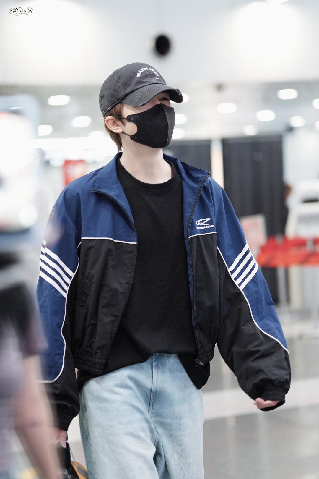 #尹浩宇[超话]#  

261003·PEK🛫
是假期也努力工作的小派


#尹浩宇23岁梦耀星河# 💐#今天尹浩宇是什么派# ​