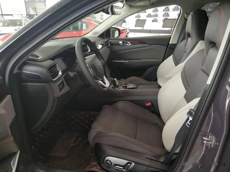 智界V9这回真要在商务出行领域崭露头角啦！  2026年初它动作频频...