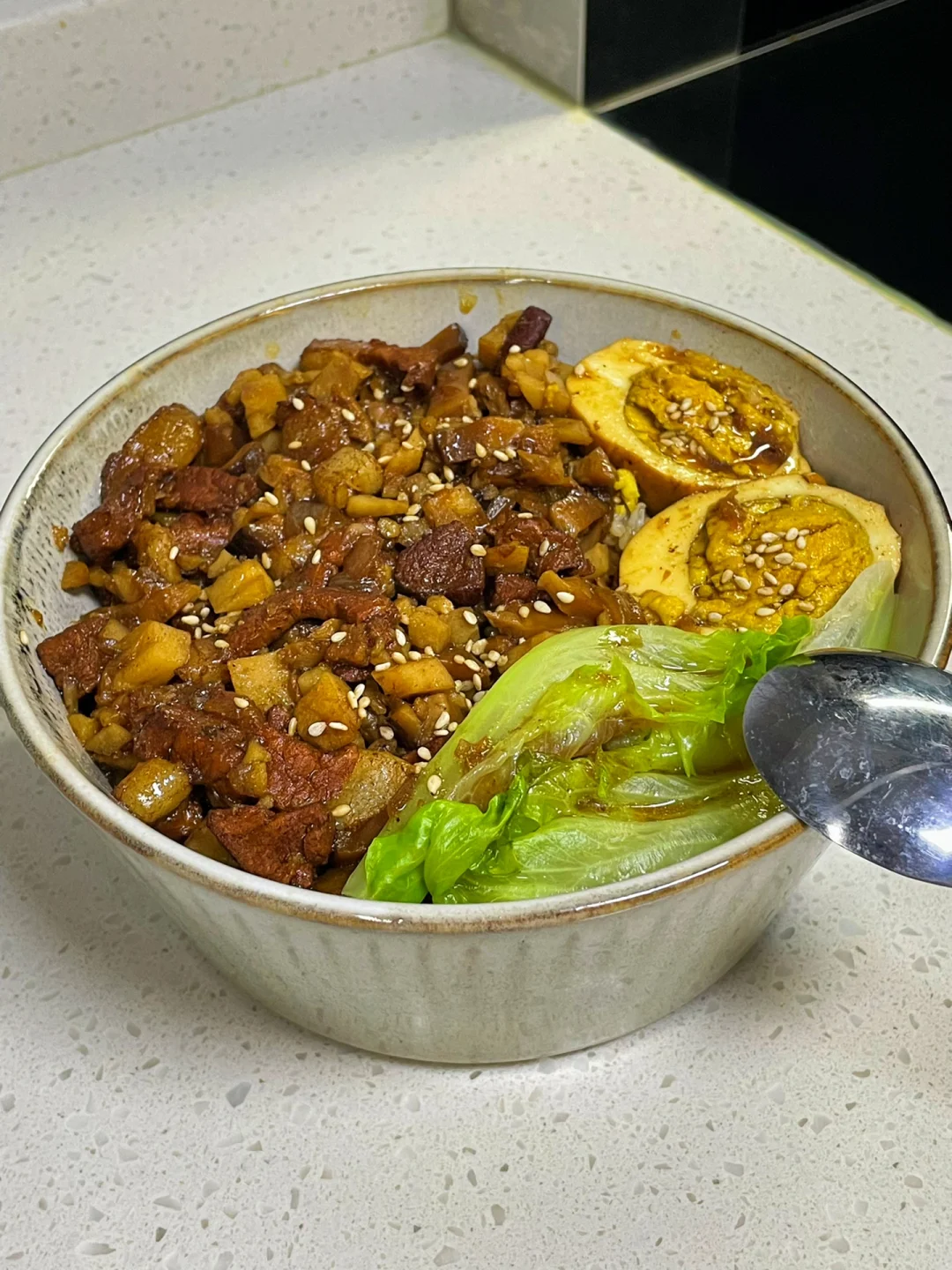 好吃到舔盘的卤肉饭，香滑软糯，肥而不腻🤤