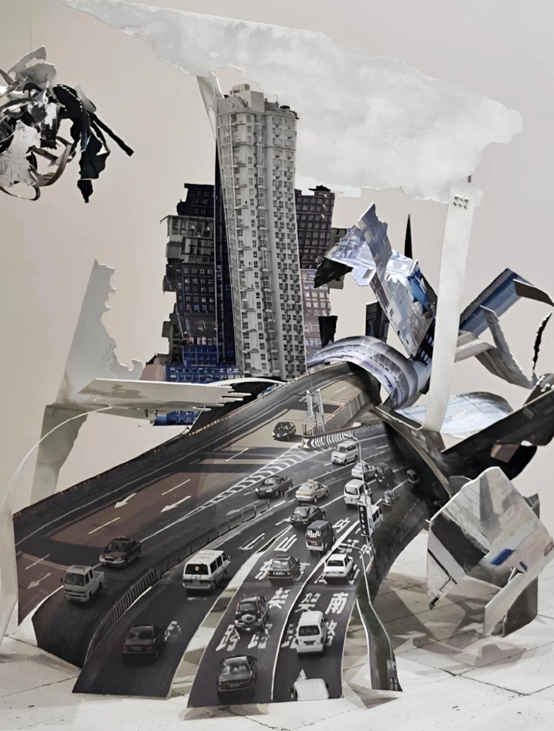 在三里屯发现地下画廊，收获一个很酷的展