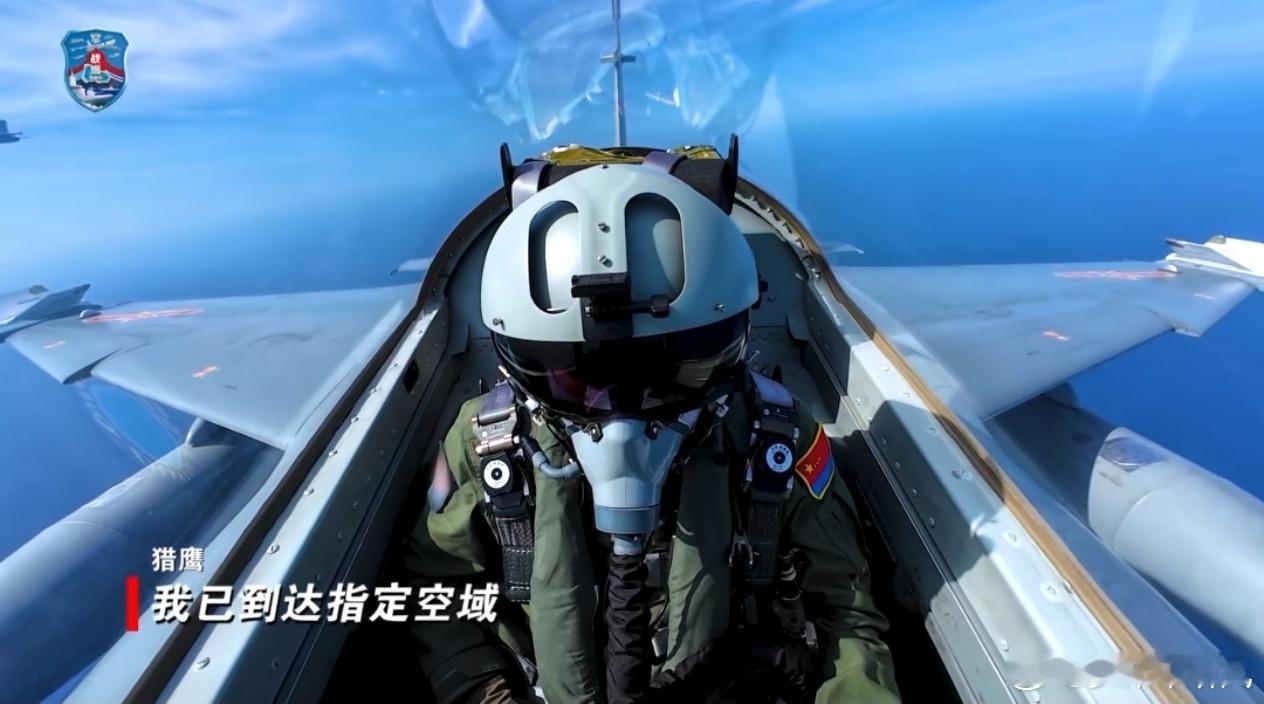 #解放军位中国黄岩岛领海领空战备警巡#
硬核解析：黄岩岛亮相对手！别再小瞧教-10，这是挂着实弹的实战利器
 
近日南部战区黄岩岛战备警巡，教-10高级教练机携霹雳-5空空实弹公开亮相，打破了很多人的固有认知。很多人误以为教练机只是用来培养飞行员的“训练机型”，实则教-10是不折不扣的低成本实战 ​