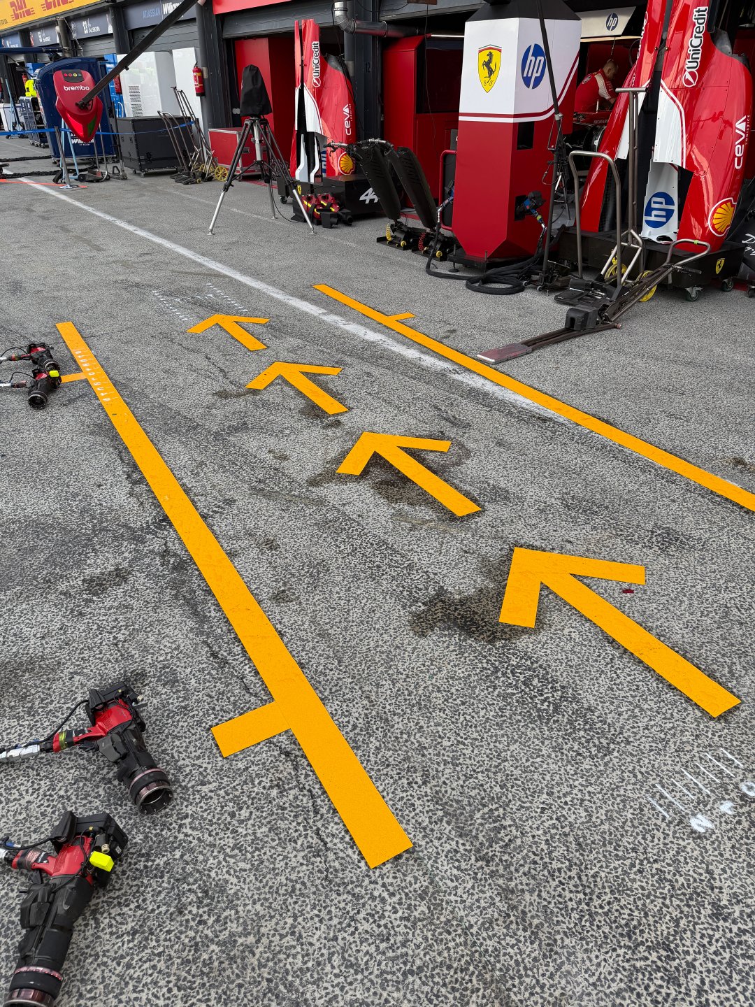 赛道冷冷清清的日子📅

还是会想念这里的喧嚣🏎️

#法拉利F1车队[超话]##F1[超话]# ​