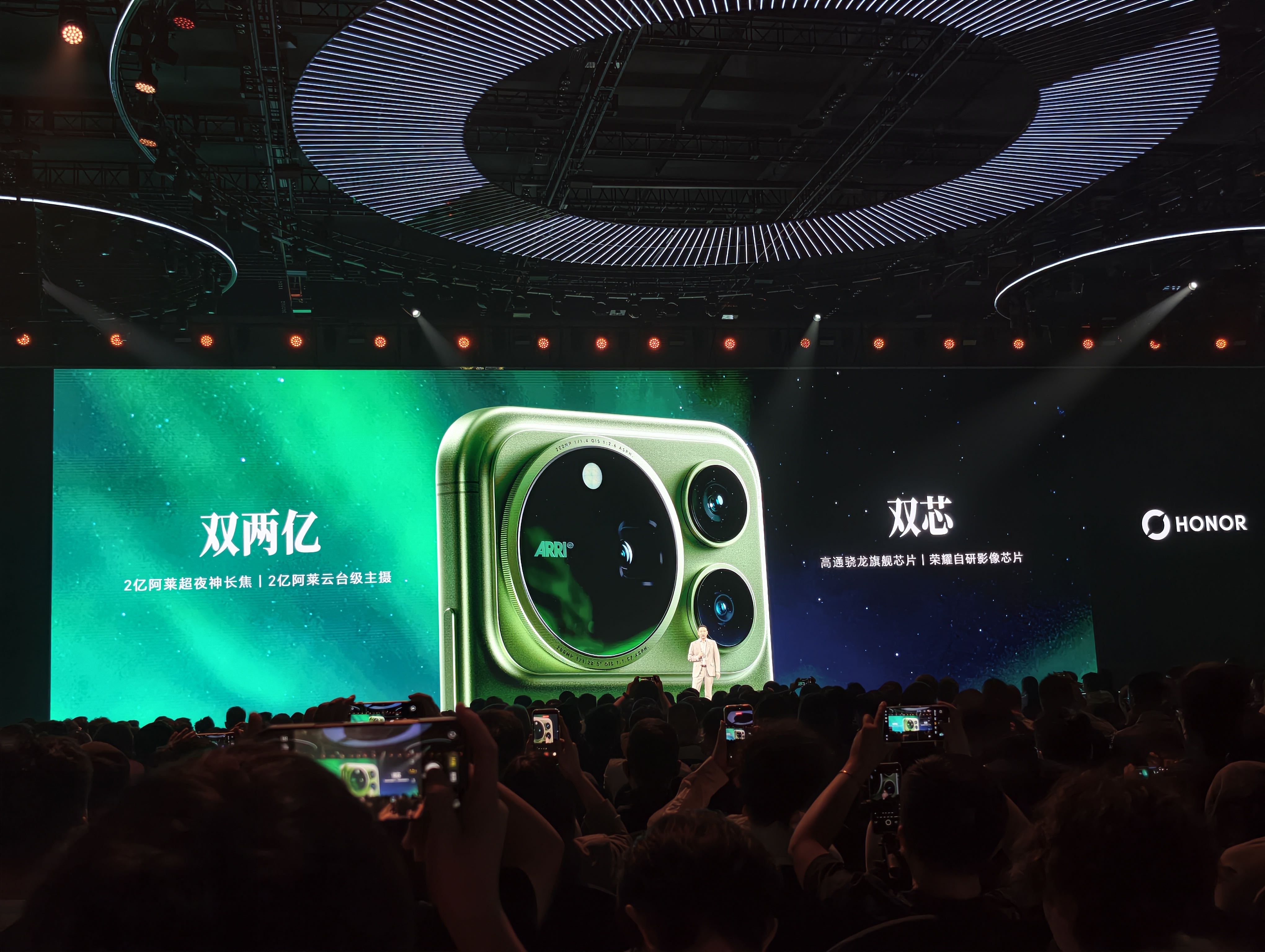 荣耀Magic9 Pro Max这次提供了苔青、影灰、银盐3 款配色，荣耀Magic9和荣耀Magic9 超能版提供了爆米黄、开场白、幕布黑、橄榄青4个色。荣耀Magic9和荣耀Magic9 Pro Max加入了荣耀自研驭光H1影像芯片和阿莱联合深度调校，引入了ARRI LogC3曲线。

荣耀Ma