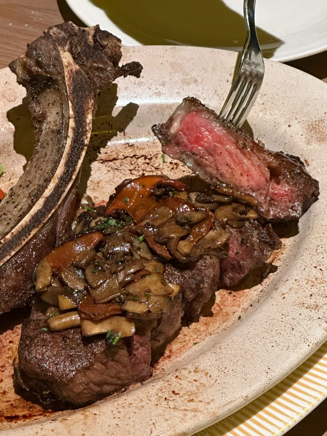 好奇妙 用咖啡豆熟成牛排