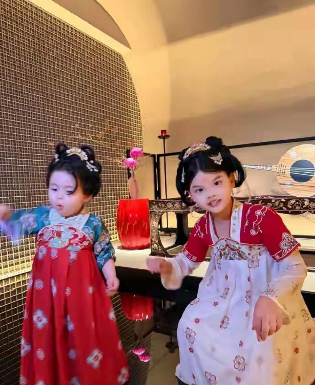 韩安冉为啥不给小猪妹也美个颜，光P自己和优米?照片里就她显得格格不入，好歹也一视同仁吧。 ​