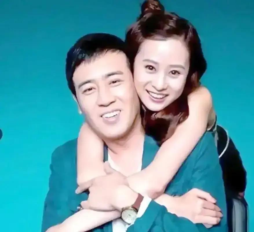 1996年，于和伟喝醉后想从南京长江大桥跳下一死了之，可没想到，女朋友宋林静知道后，只跟她说了一句：“你妈45岁生的你，你要是就这样走了，你妈妈该怎么办？”
 
从桥上下来后，于和伟连着三天没出门。他把自己关在剧团分的那间小宿舍里，醒了就盯着天花板看，饿了啃两口馒头。宋林静每天来，把饭放在门口，敲两
