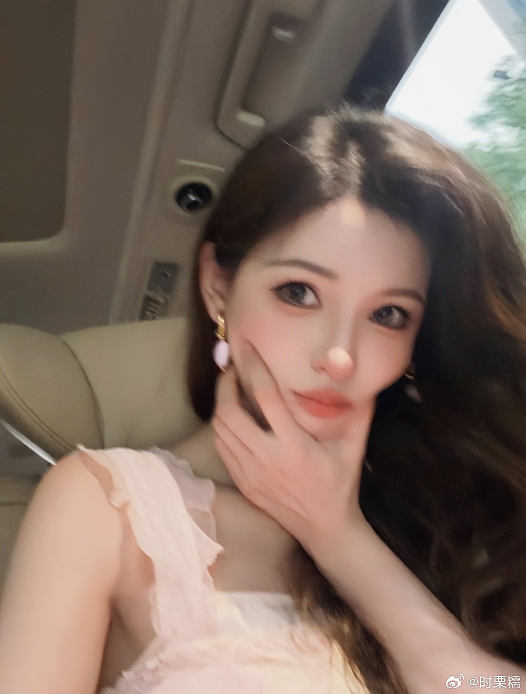 一些可以当头像的图片

『#张予曦小表情好可爱# 』
『#张予曦# 』 ​ ​