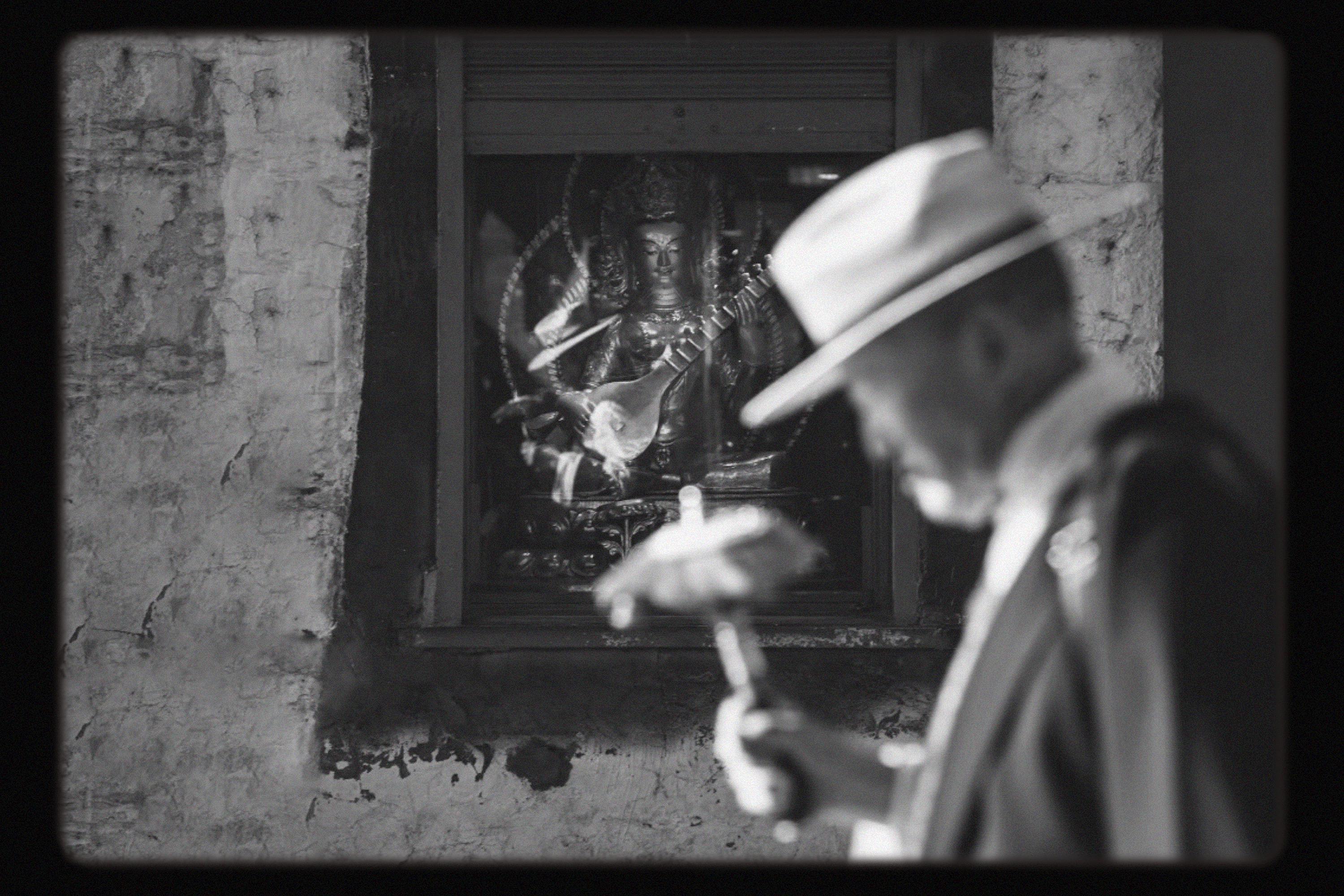 你有没有发现，越掏心的关系，越容易变得“没感觉”？ 不是不爱了，而是一...