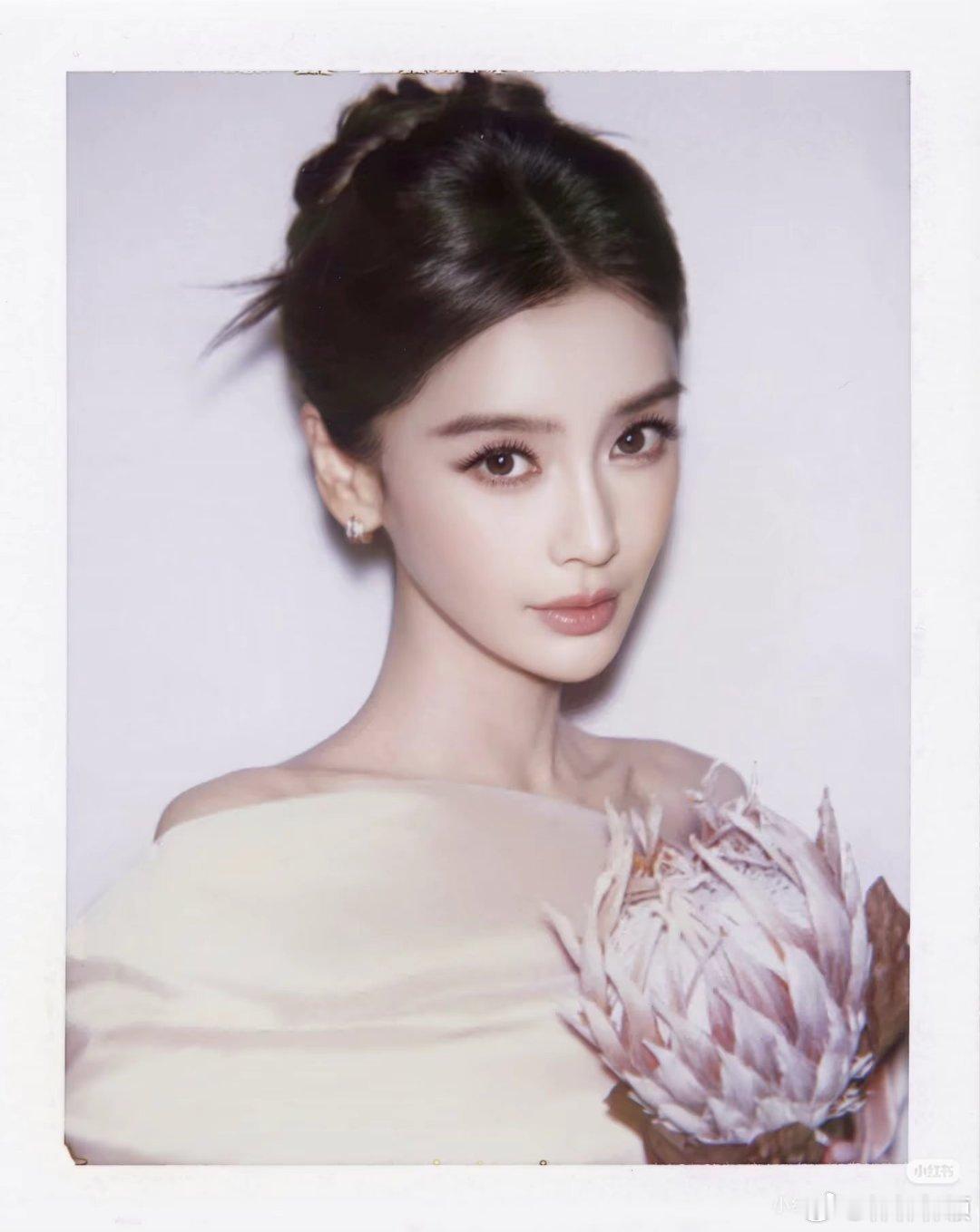 #angelababy[超话]# [打call]#angelababy漫影寻踪# 

有时候，眼泪可能并不是坏事。它只是变得更坚强的历程碑。虽然心会痛。但始终会好起来的，像破茧而出的蝴蝶一样，飞得更高更远。请问保质期是多久呢? ——angelababy

​