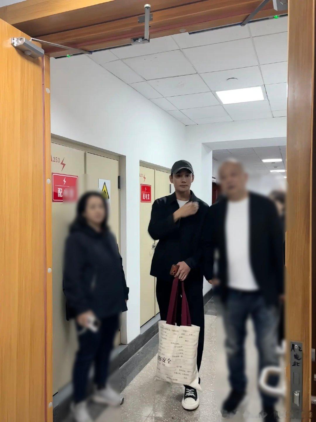哥你也拿到这个包啦！ ​